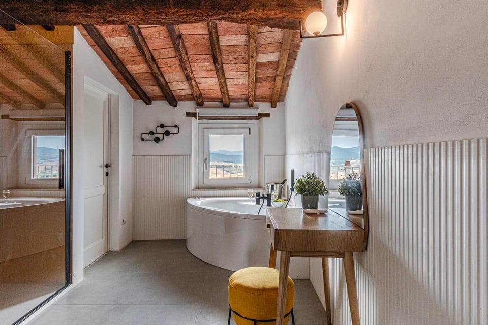 Hot Tub, Bathroom