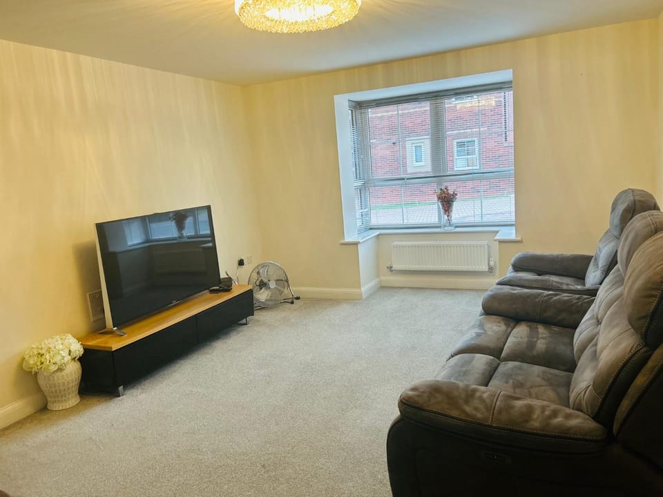 Modern 4-Bed Detached Home in Corby Apartment in Corby