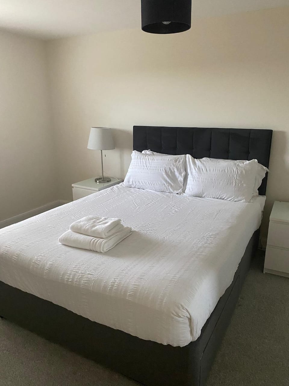 Modern 4-Bed Detached Home in Corby Apartment in Corby