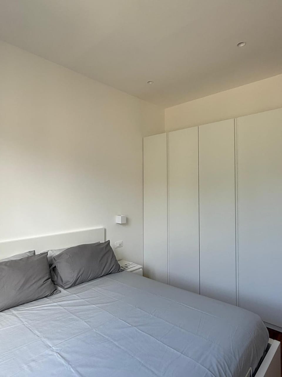 Bed, Photo of the whole room, Bedroom, wardrobe