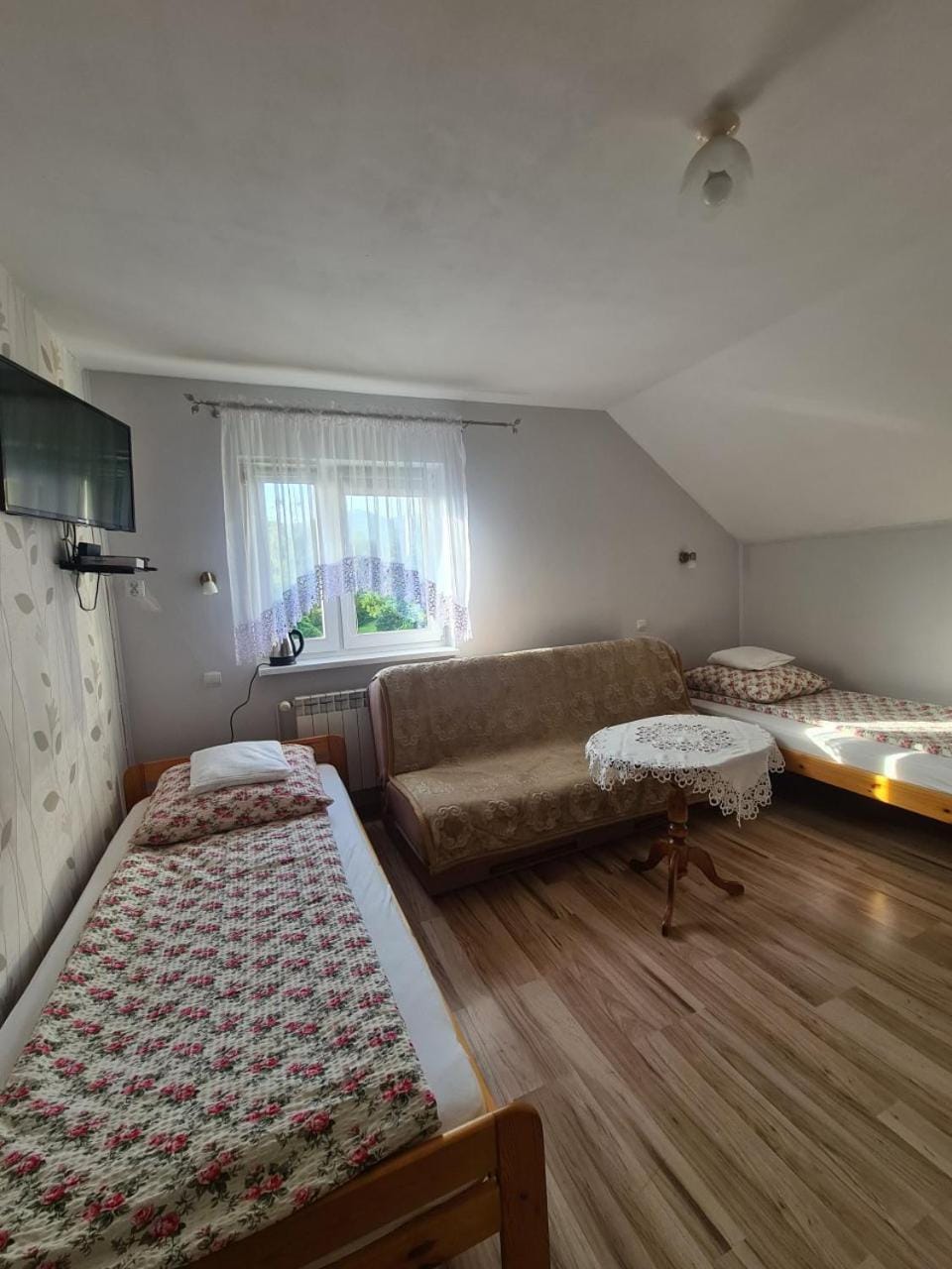 Bed, Photo of the whole room