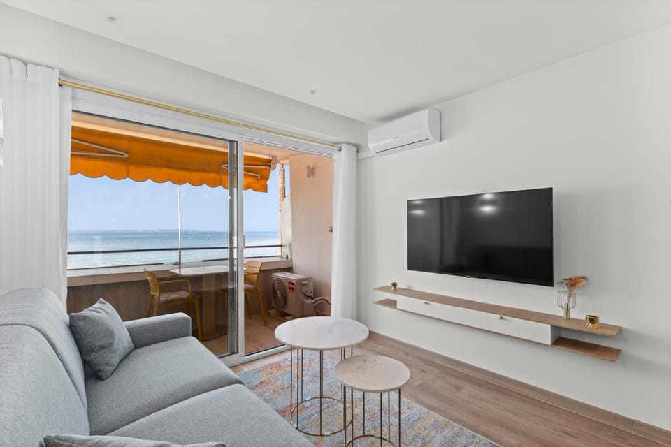 Front de Mer Le soleil Centre Juan Les Pins Apartment in Antibes