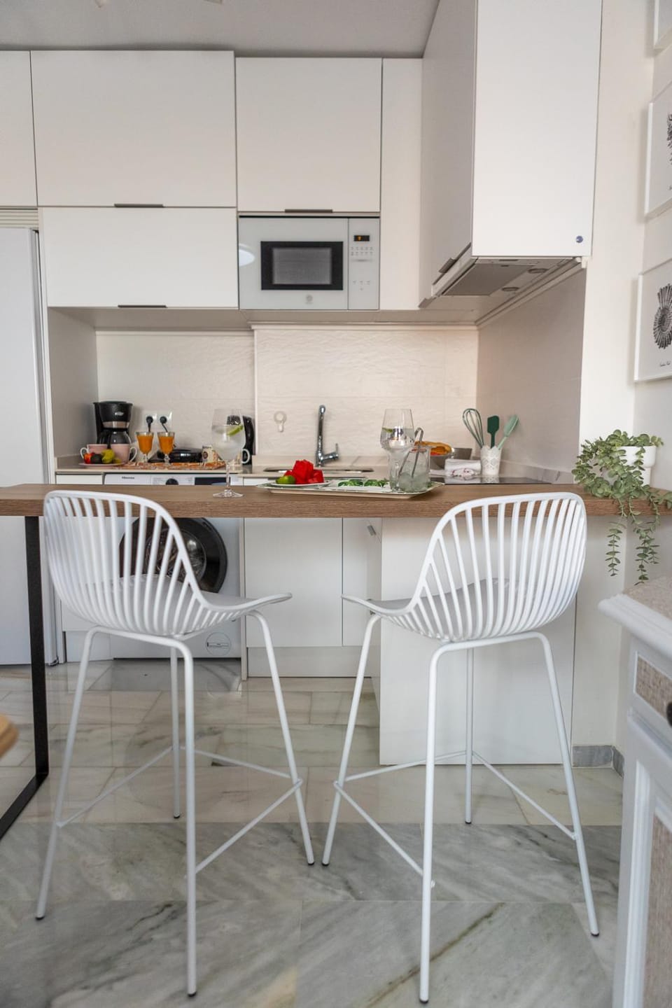 Kitchen or kitchenette, Dining area, stove