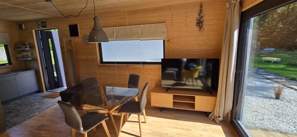 Communal lounge/ TV room, TV and multimedia, Dining area