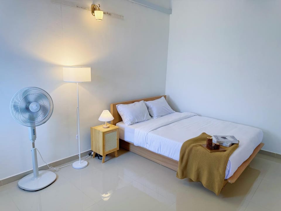Photo of the whole room, Bedroom, air conditioner