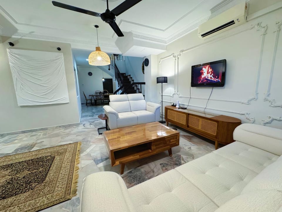 Living room, Seating area, air conditioner