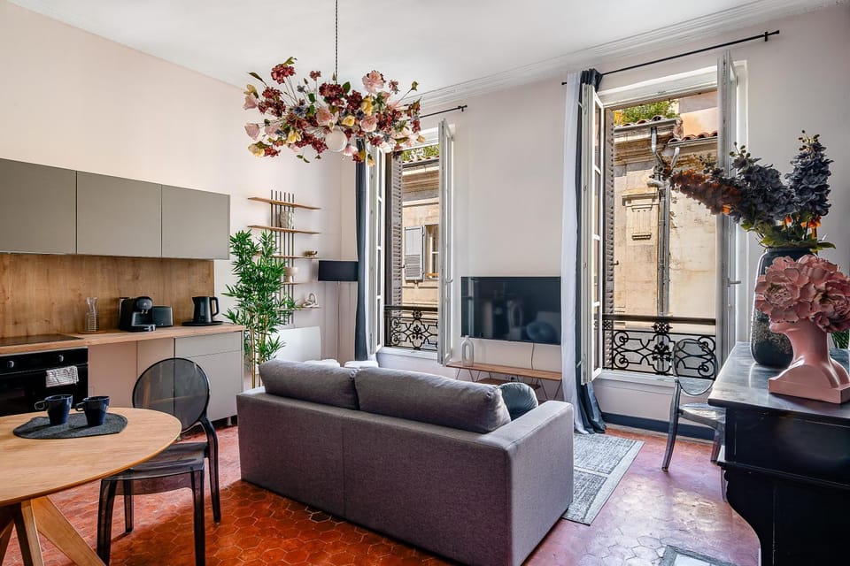 Communal lounge/ TV room, TV and multimedia, Kitchen or kitchenette, Living room, Seating area, Dining area