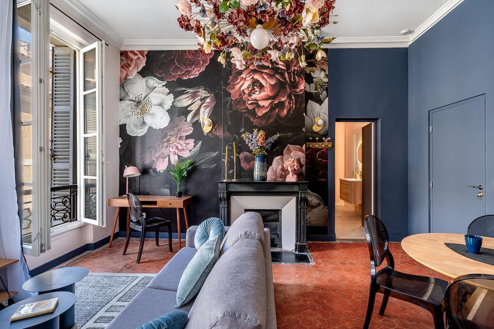 Living room, Decorative detail, Seating area, Dining area