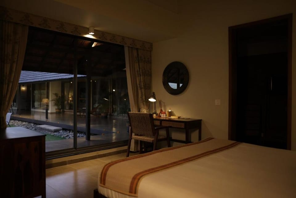 Photo of the whole room, Bedroom