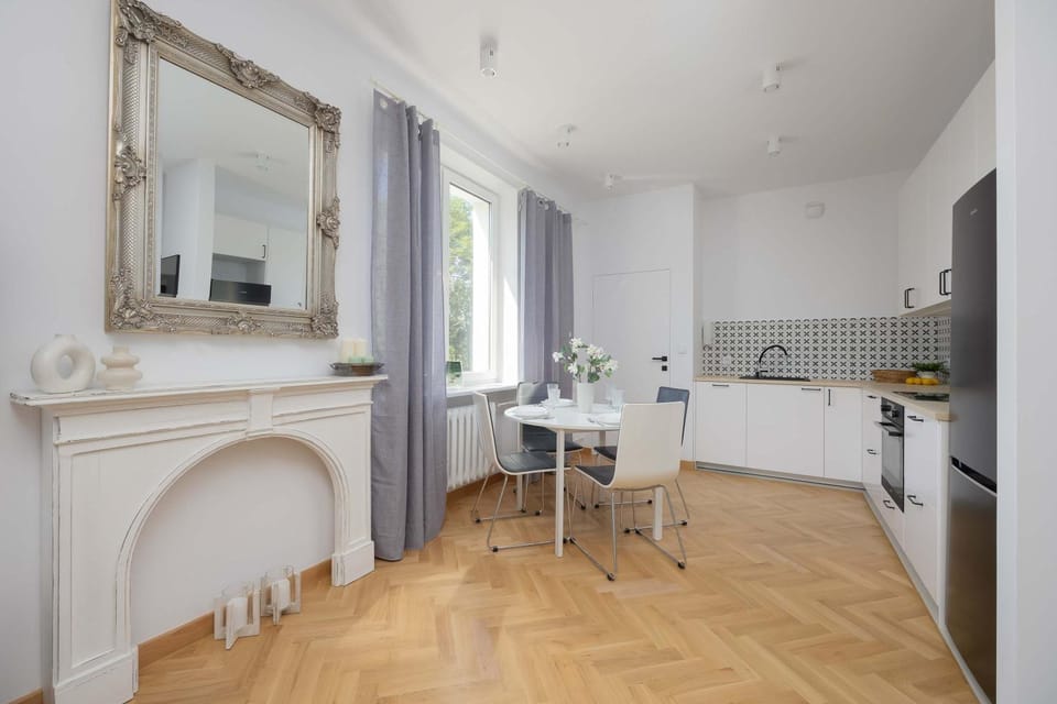 Kitchen or kitchenette, Dining area, stove