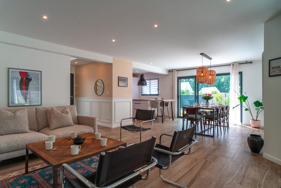 Living room, Dining area