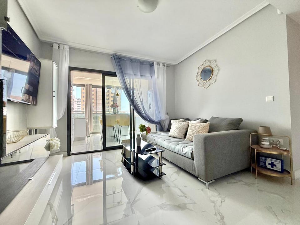Kronos 19 Deluxe Golden Horizon Apartment in Benidorm