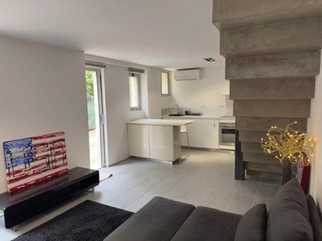 Kitchen or kitchenette, Living room