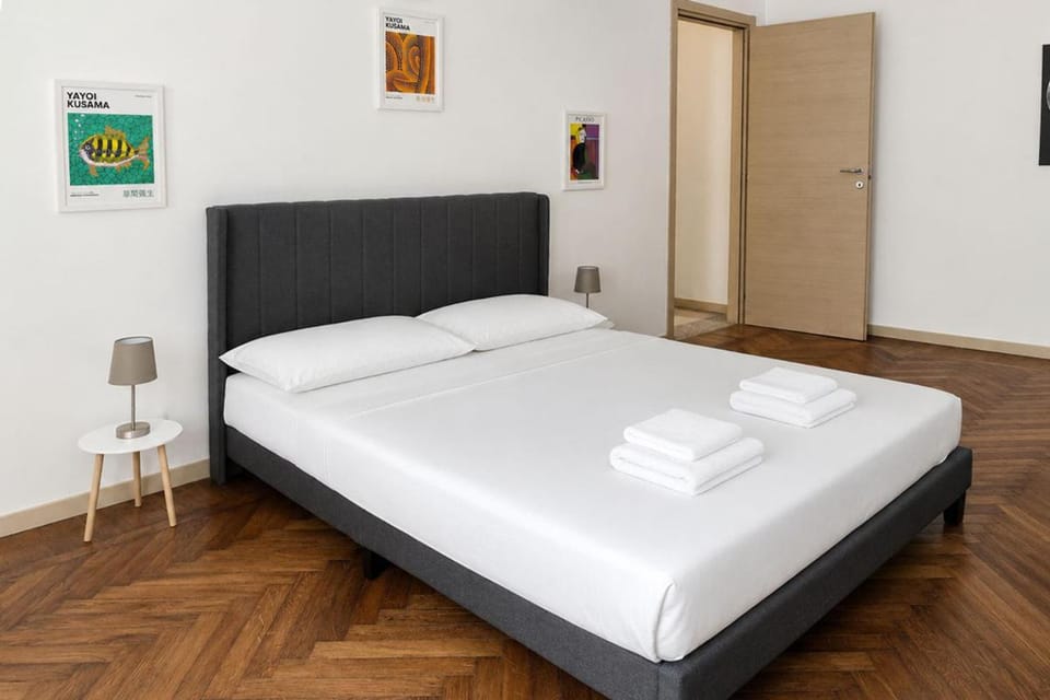 Bed, Decorative detail, Bedroom, towels