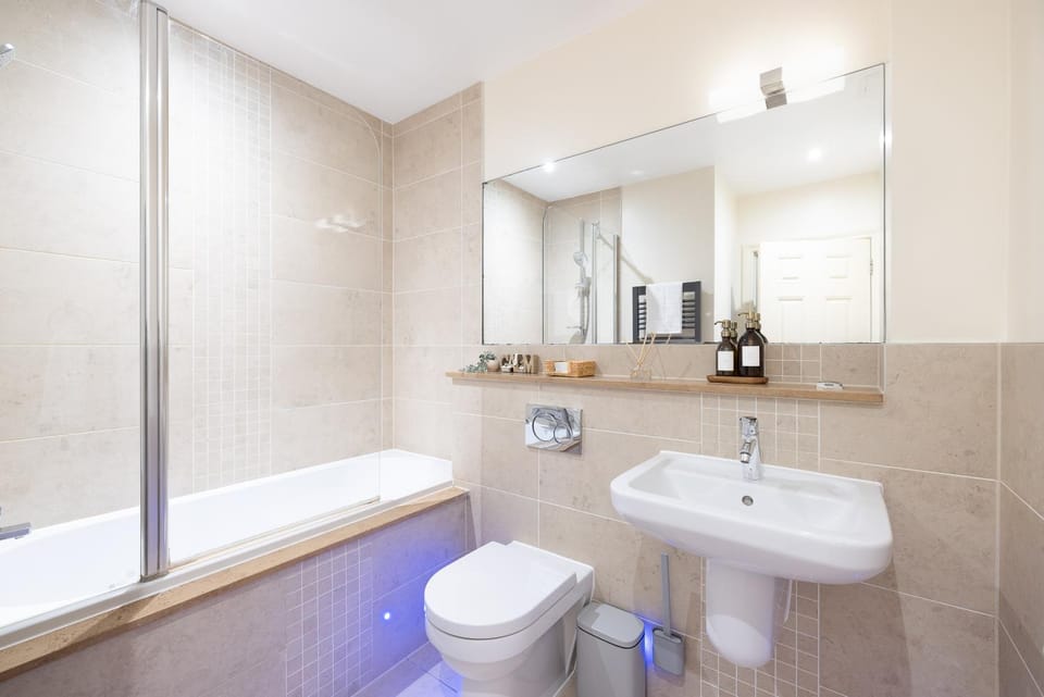 Shower, Toilet, Bathroom, Bath, towels