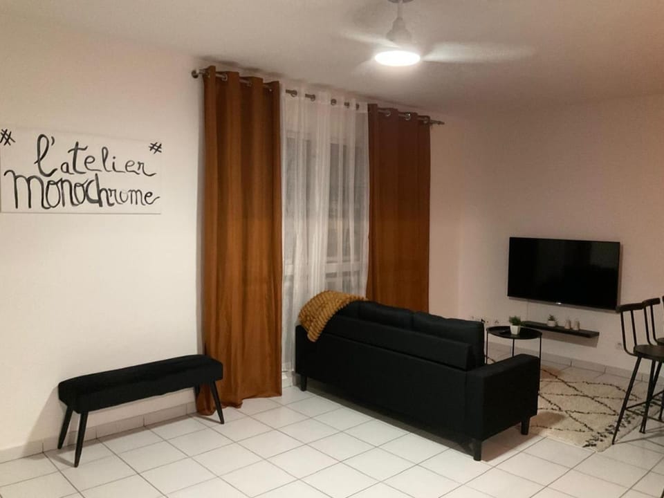 L'atelier Monochrome Apartment in Arrondissement of Cayenne, French Guiana