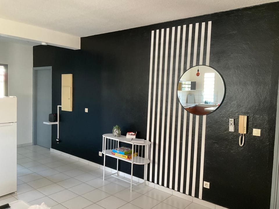 L'atelier Monochrome Apartment in Arrondissement of Cayenne, French Guiana