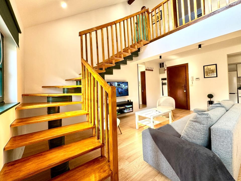 TV and multimedia, Living room, Seating area, Evening entertainment