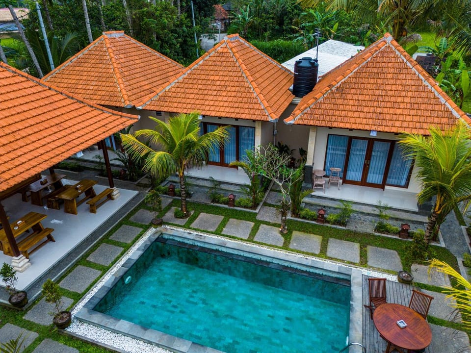 Property building, Garden view, Pool view