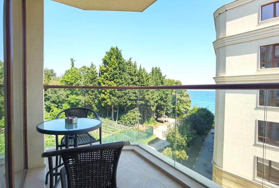 View (from property/room), Balcony/Terrace, Beach