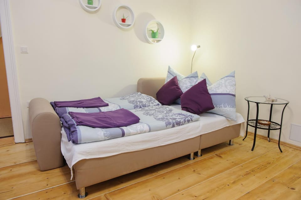 Bed, Living room