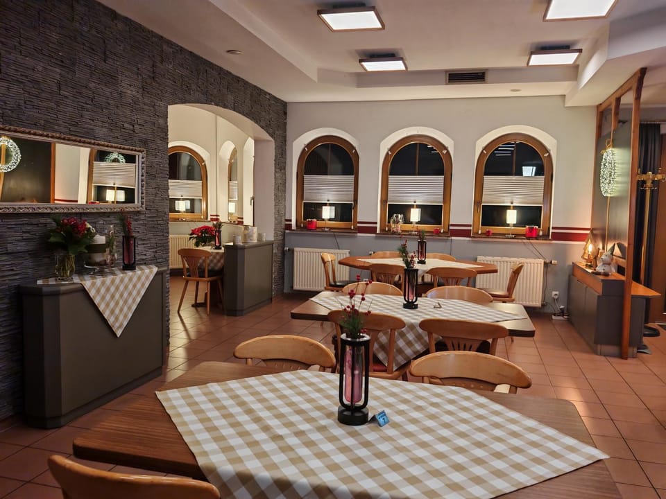 Restaurant/places to eat