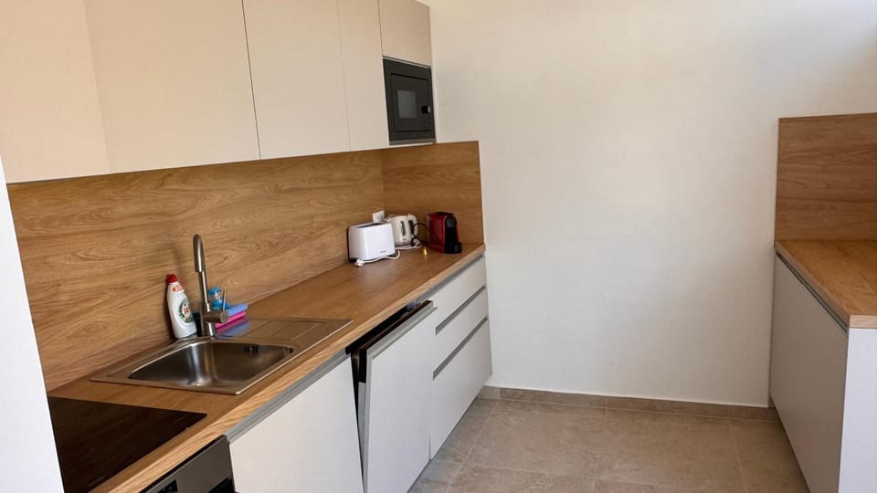 Kitchen or kitchenette, oven, stove