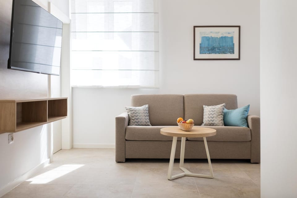TV and multimedia, Living room, Seating area