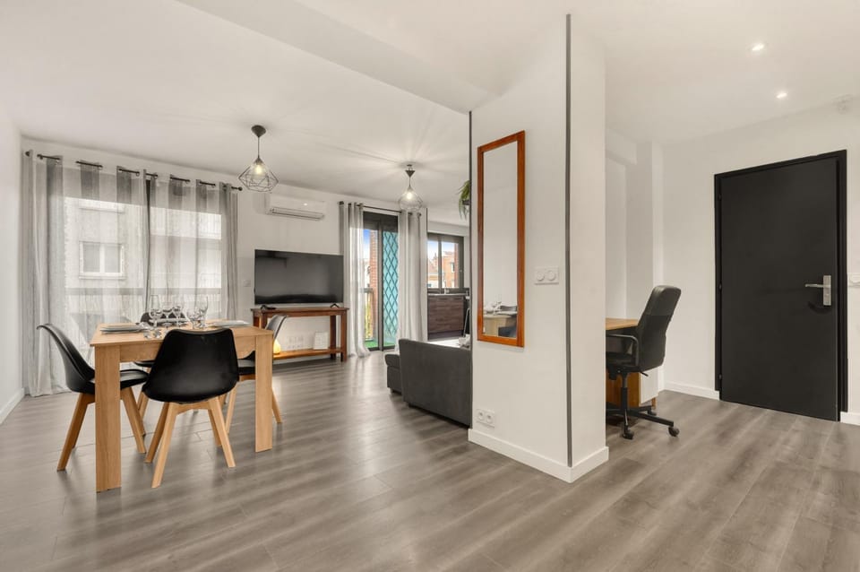 Living room, Dining area