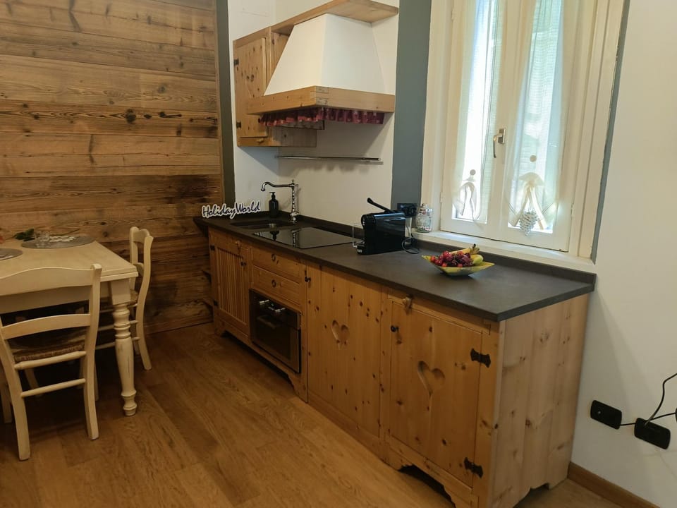 Kitchen or kitchenette, Dining area, stove