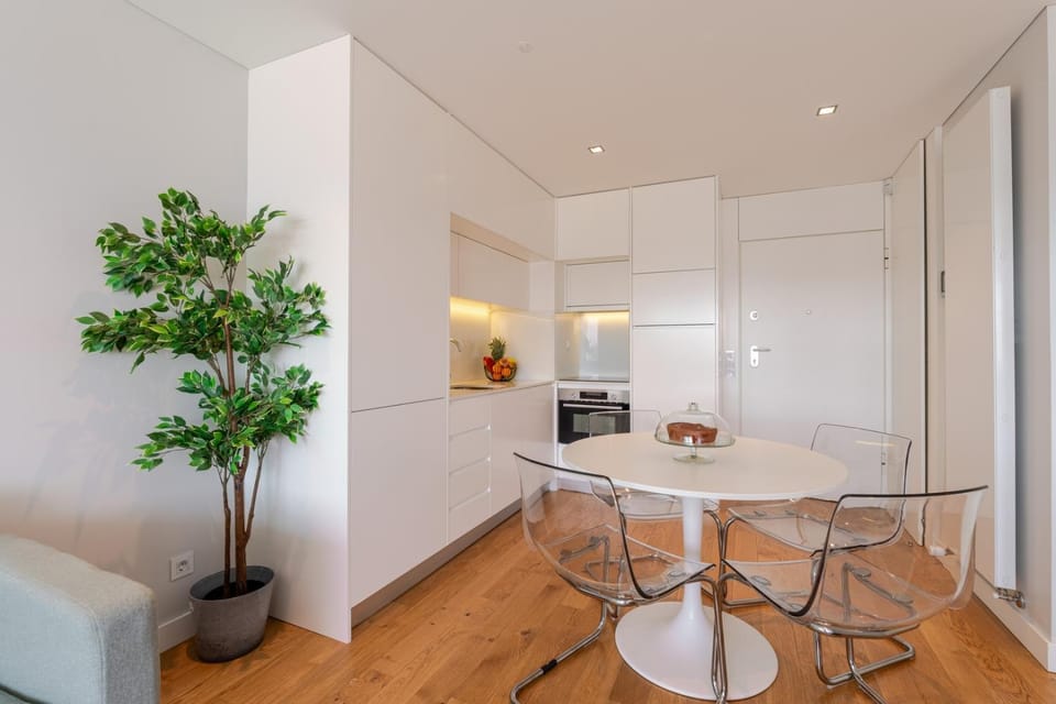 Kitchen or kitchenette, Dining area, oven, pet friendly