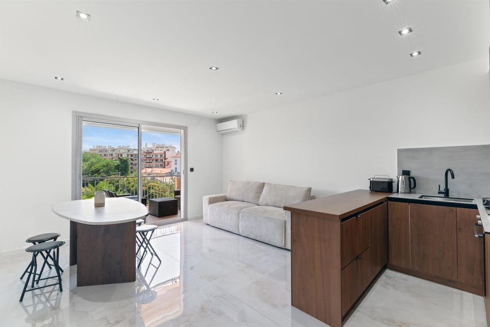 Les étoiles centre Juan Les Pins 6 couchages Apartment in Antibes