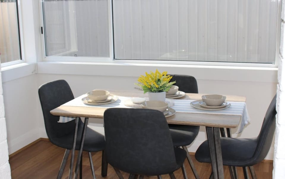 Seating area, Dining area