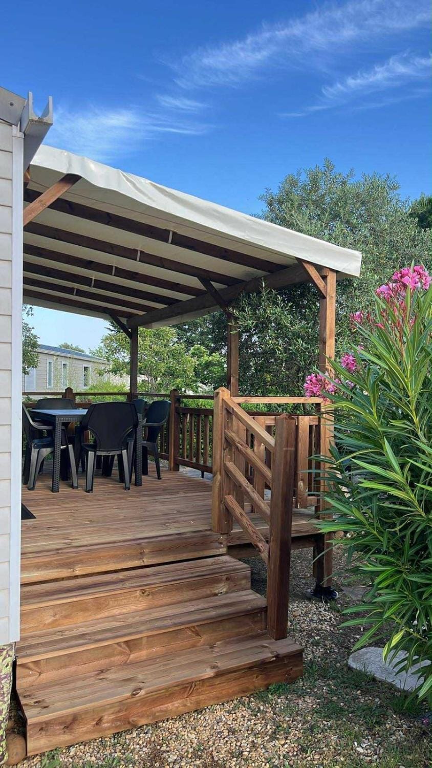 Patio, Dining area
