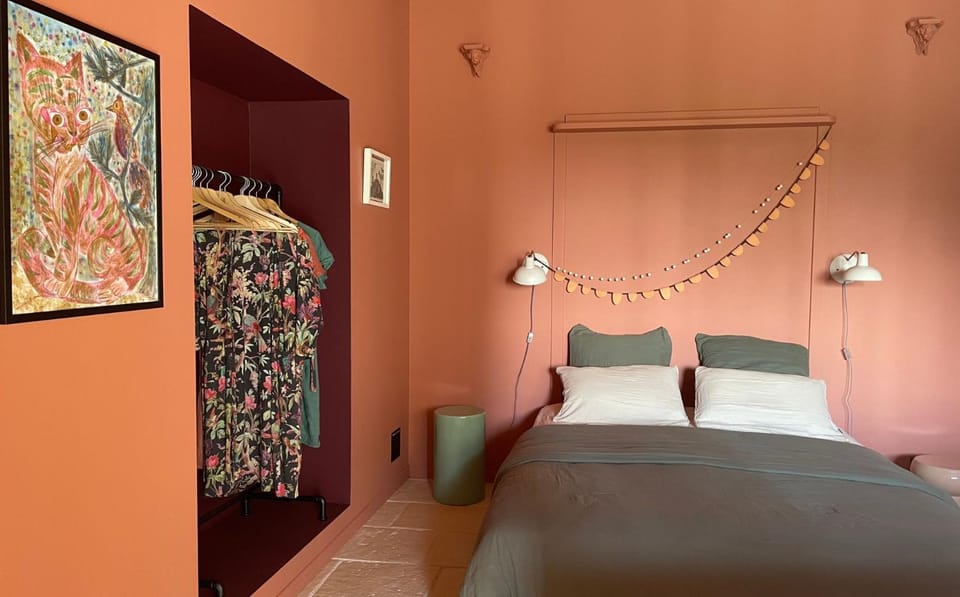 Bed, Photo of the whole room, Decorative detail, Bedroom