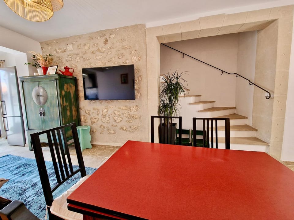 Communal lounge/ TV room, TV and multimedia, Living room, Seating area, Dining area