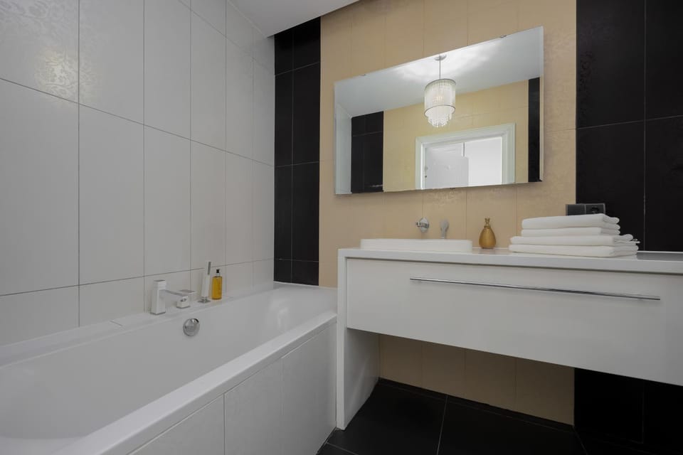 Bathroom, towels
