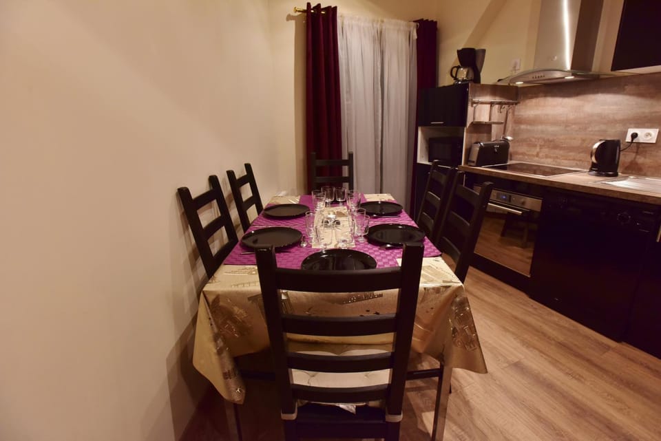 Kitchen or kitchenette, Decorative detail
