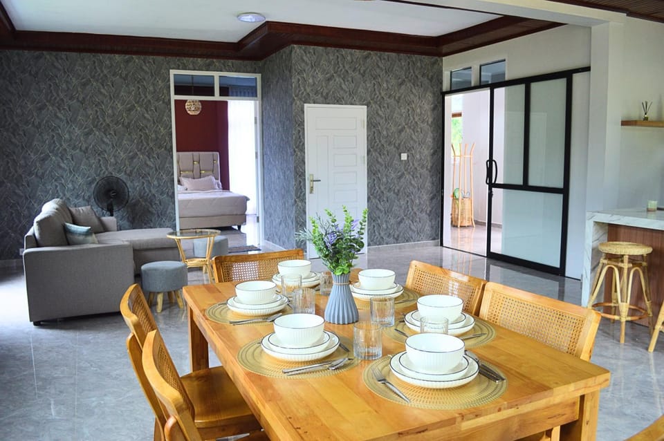 Seating area, Dining area