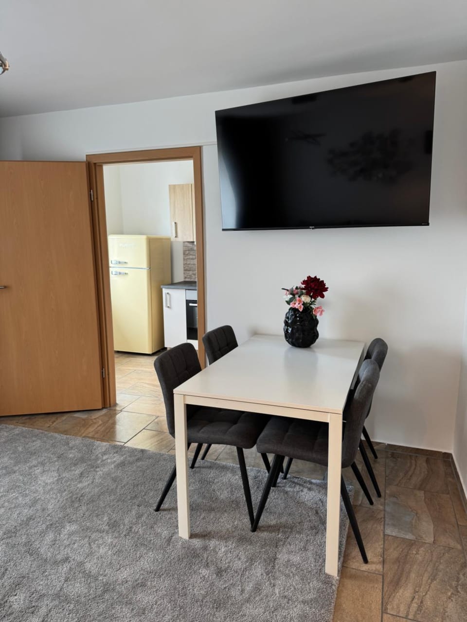 TV and multimedia, Kitchen or kitchenette, Living room, Seating area, Dining area, Evening entertainment