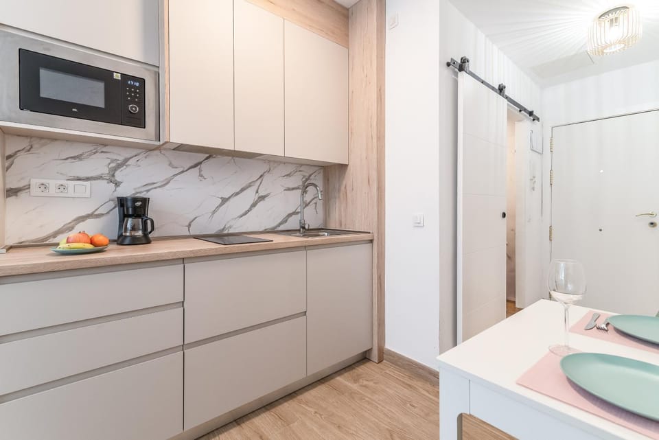 Kitchen or kitchenette, microwave, stove