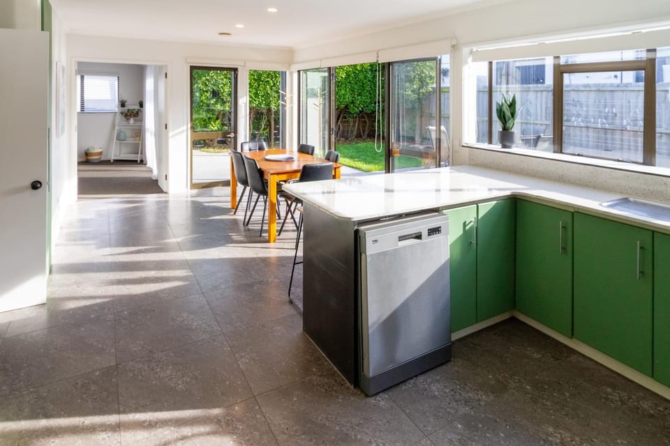 Kitchen or kitchenette, oven