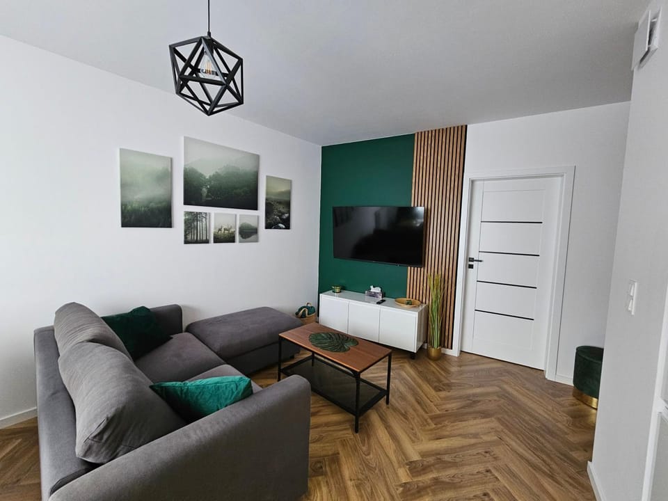 TV and multimedia, Living room, Seating area, Evening entertainment