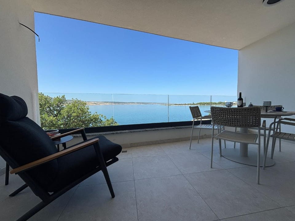 Day, Balcony/Terrace, Seating area, Dining area, Sea view