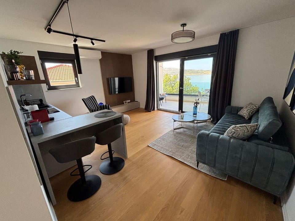 TV and multimedia, Living room, Dining area