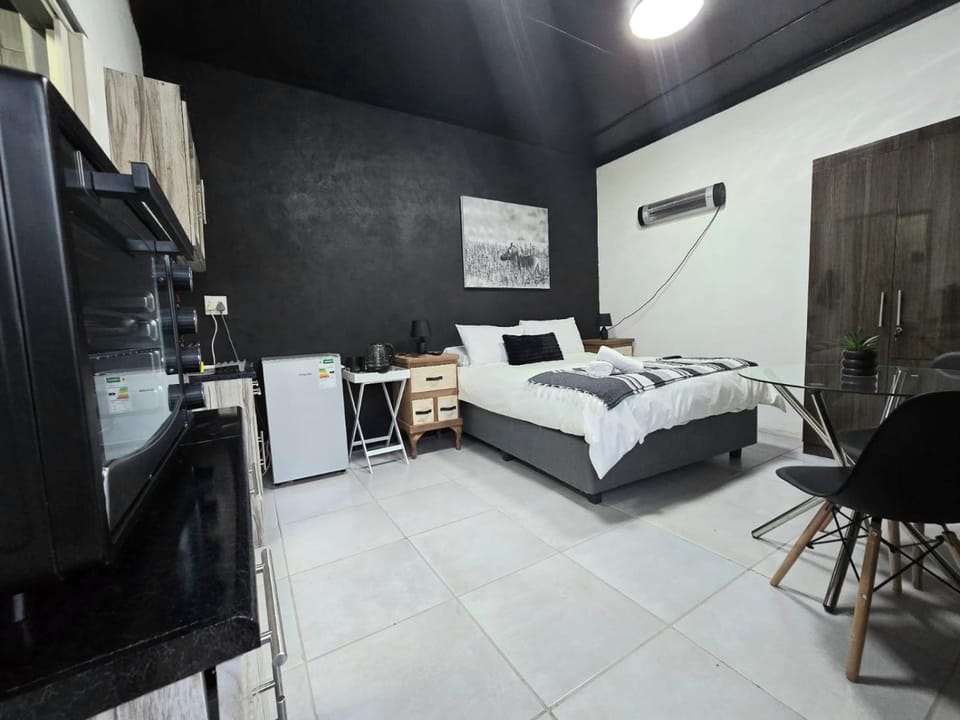 Bed, Living room, Seating area, Bedroom, towels