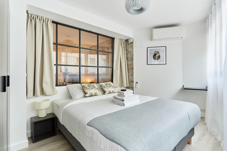 Bed, Photo of the whole room, Bedroom, towels, air conditioner
