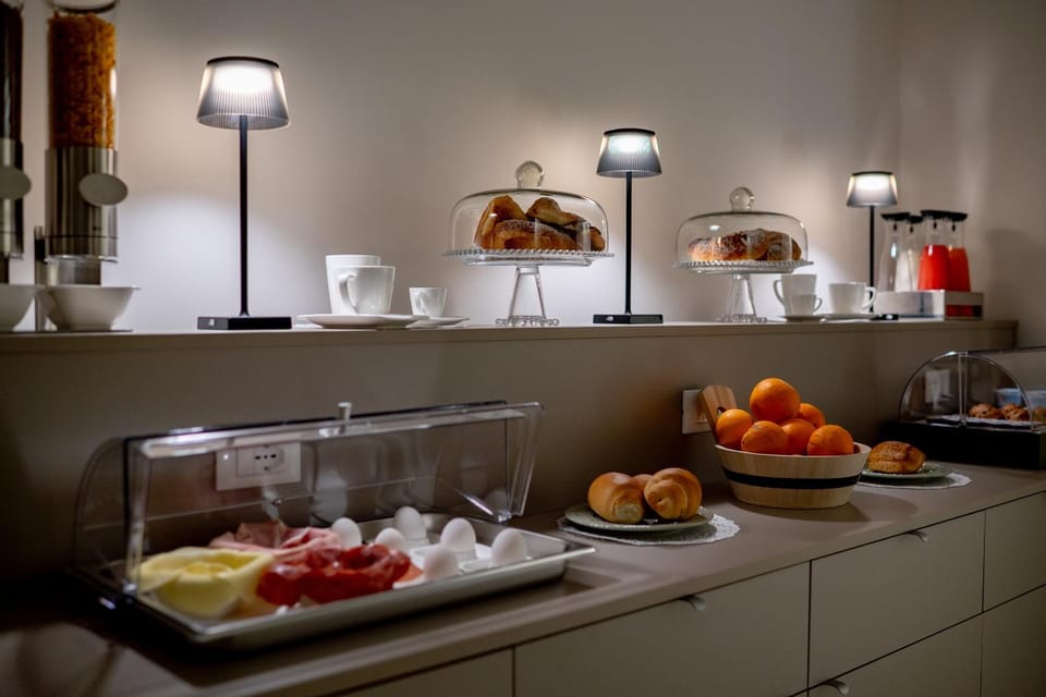 Food and drinks, Food, Breakfast, Continental breakfast, Buffet breakfast