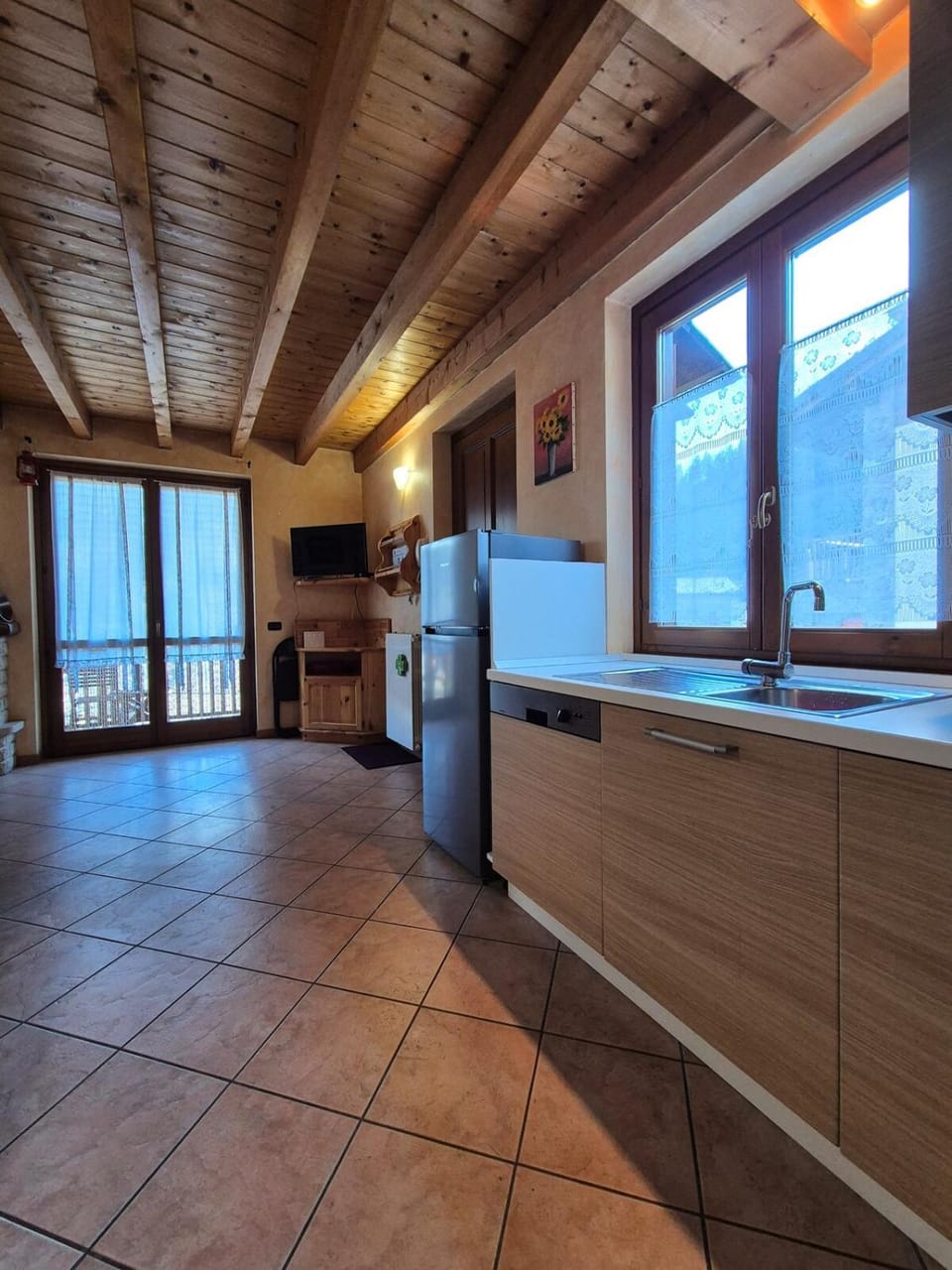 Kitchen or kitchenette, dishwasher, stove