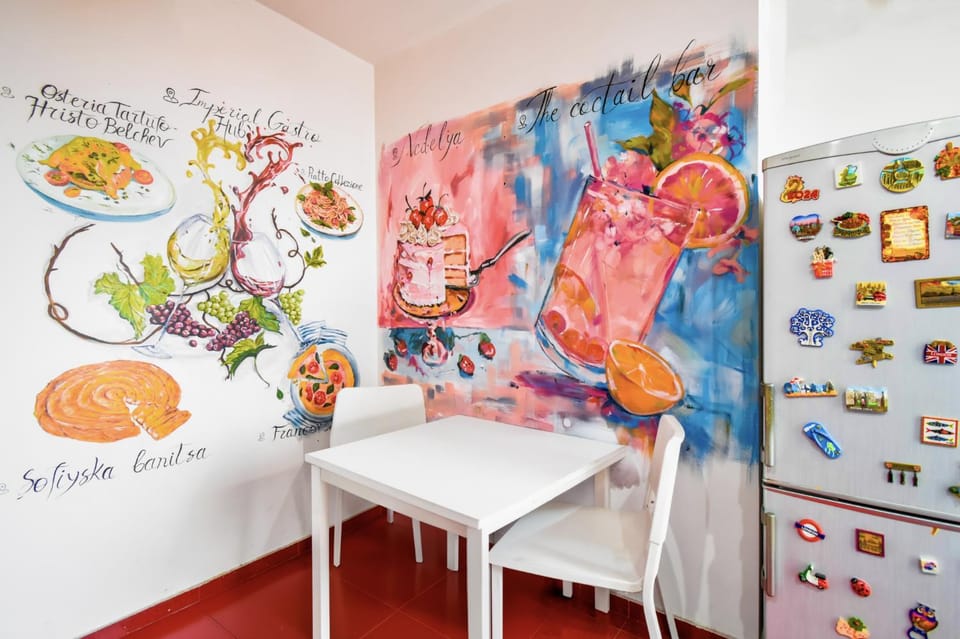 Kitchen or kitchenette, Decorative detail, Dining area